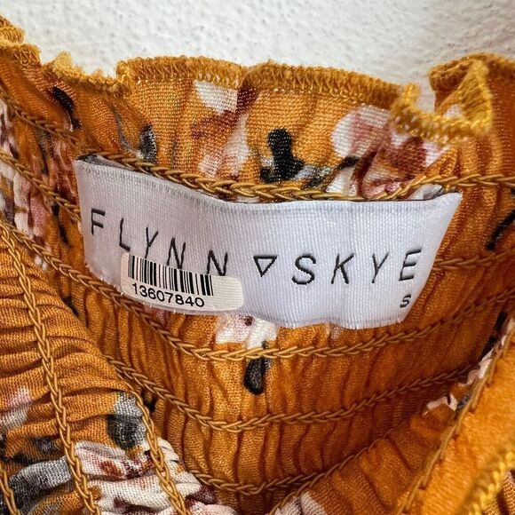 Flynn Skye Justine Romper Mustard Floral Puff Sleeve Square Neck Size Small No F - Picture 3 of 11